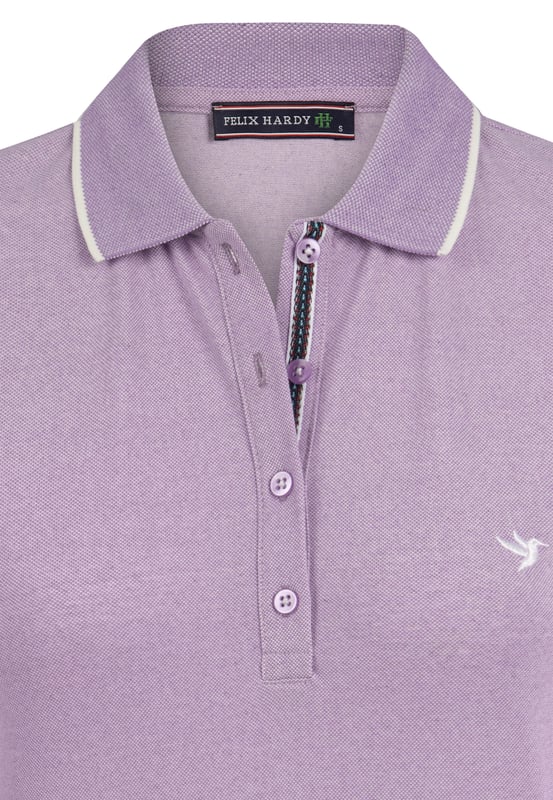 Poloshirt Kurzarm Kurzarm Polo Shirt Das Felix Hardy Damen Polo-Shirt mit kurzen Ärmeln ist eine perfekte Mischung aus lässiger Eleganz und Komfort. Gefertigt aus weichem, atmungsaktivem Stoff sorgt es für ein leichtes, luftiges Gefühl und ist ideal für ganztägiges Tragen. Der klassische Polo-Kragen und die geknöpfte Knopfleiste verleihen einen zeitlosen Look, während die taillierte Passform die Silhouette für eine schmeichelhafte Form betont. Die kurzen Ärmel ermöglichen uneingeschränkte Bewegung, wodurch es sowohl für legere Ausflüge als auch für elegantere Anlässe vielseitig einsetzbar ist. Dieses Polo-Shirt ist ein unverzichtbares Basic, das einen schicken, aber entspannten Stil bietet und mühelos mit Jeans, Röcken oder Shorts kombiniert werden kann.