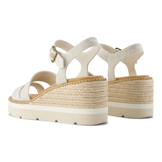 The women's Darya Sandal is a platform wedge with all the functional features for the comfort-obsessed like an ultra-lightweight midsole with a stylish rope wrap detail, and an adjustable ankle strap for an easy, secure fit.