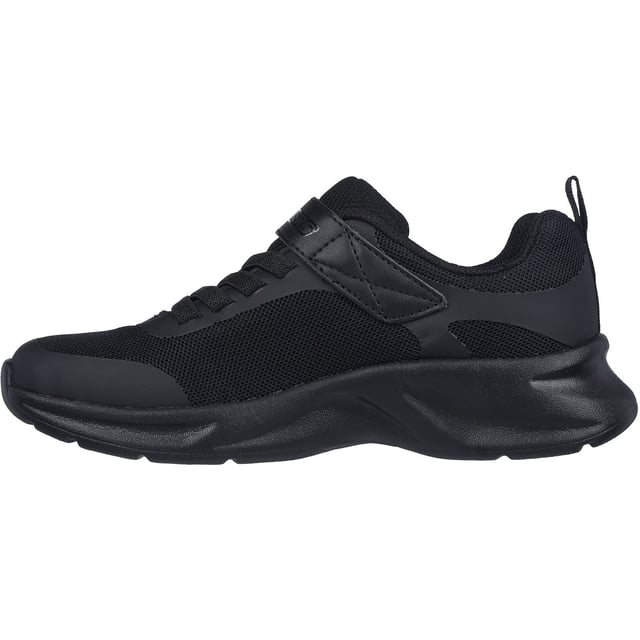 Step out with a fresh kick wearing Skechers Dynamatic. This sporty sneaker features a mesh and synthetic upper with stretch laces and an instep strap.