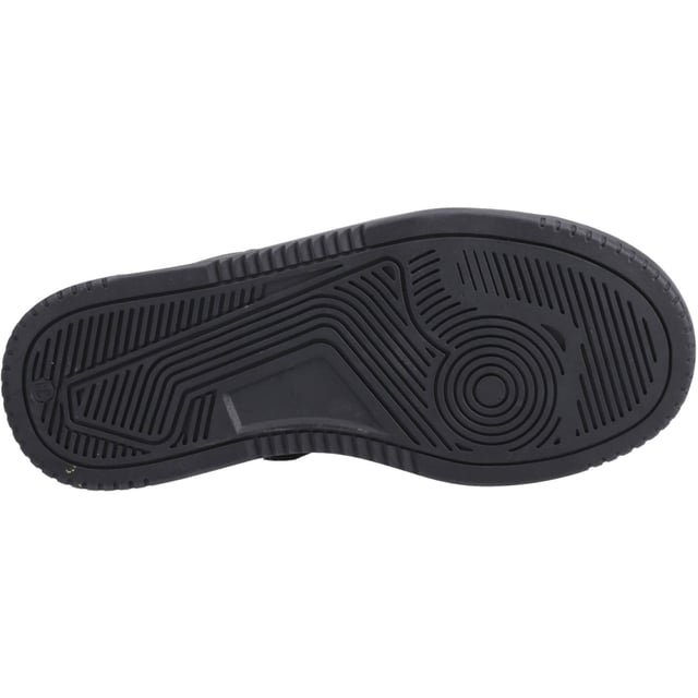 Coole Sneaker-Optik trifft auf Komfort bei dem Dougie-Schuh, mit einem weichen Kragen und einem dämpfenden Fußbett für Bequemlichkeit sowie einer Schnürung für einen sicheren Sitz.
