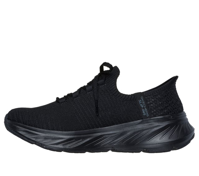 Skechers Edgeridge Dames Zwarte Sneakers Skechers Hands Free Slip-ins®. Deze milieuvriendelijke, veganistische sportsneaker is gemaakt van gerecyclede materialen en heeft een ademend stretchgebreid bovenwerk met vaste stretchveters voor gemakkelijk aantrekken. Ontworpen voor de hele dag ondersteuning, het bevat een goed gedempte tussenzool en een Skechers Air-Cooled Memory Foam® inlegzool voor superieur comfort en luchtcirculatie. Perfect voor wandelen, reizen en dagelijks gebruik.