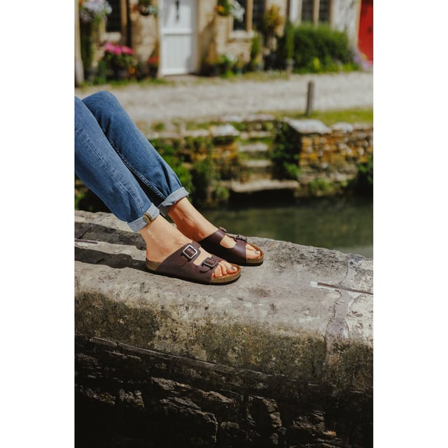 Cotswold Shoes brings a country classic sandal. With double strap uppers made from soft leather with buckle detailing. Finished with a comfortable footbed, making these the perfect sandals for all Summer long.
