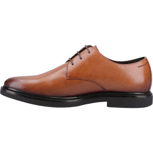 Hush Puppies Kye Leren Mannen Tan Veter Shoes Een klassieke slimme stijl perfect voor op kantoor, de Kye heeft een comfortabele dempende inlegzool, textiele voering en leren kraag om je de hele dag door comfortabel te houden.