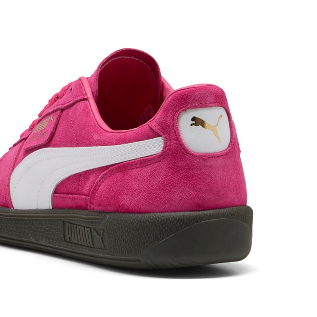 PRODUCT STORY: Straight from the archives, it is the PUMA Palermo. This classic terrace shoe builds on PUMA is heritage within football, while appealing to today is sneakerheads and fashion mavens. This execution features a suede base and leather formstrip with foil printed PUMA branding. FEATURES & BENEFITS: PUMA is leather products support responsible manufacturing via the Leather Working Group.  DETAILS: Suede base; Leather formstrip and FOT; Suede tongue with debossed PUMA branded label and mesh backing; Foil printed PUMA branding on quarter panel flap; Screen printed PUMA branding on FOT; Synthetic leather lining.