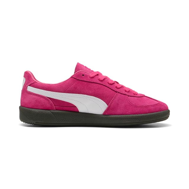 PRODUCT STORY: Straight from the archives, it is the PUMA Palermo. This classic terrace shoe builds on PUMA is heritage within football, while appealing to today is sneakerheads and fashion mavens. This execution features a suede base and leather formstrip with foil printed PUMA branding. FEATURES & BENEFITS: PUMA is leather products support responsible manufacturing via the Leather Working Group.  DETAILS: Suede base; Leather formstrip and FOT; Suede tongue with debossed PUMA branded label and mesh backing; Foil printed PUMA branding on quarter panel flap; Screen printed PUMA branding on FOT; Synthetic leather lining.