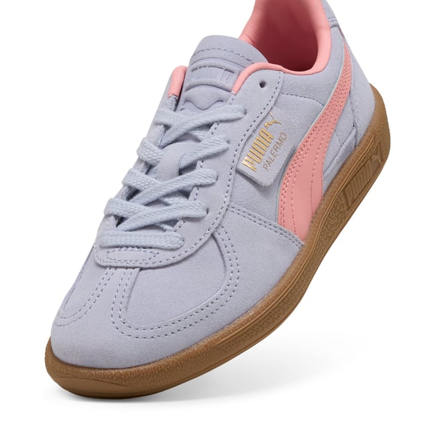 PRODUCT STORY: A terrace legend from our archives returns: The Palermo. The silhouette debuted back in the early '80s, where it quickly became a staple among the terrace crowds in British football stadiums. Now, we ive brought it back for the fans. Like the original, the Palermo is complete with its signature tag at the upper, a T-toe construction, and, of course, the classic gum sole. FEATURES & BENEFITS: PUMA is leather products support responsible manufacturing via the Leather Working Group. DETAILS: Leather upper; Synthetic lining; Debossed and foil-printed PUMA branding on quarter panel tab and heel cap; Leather-coated Formstrip; Rubber midsole; Rubber outsole; PUMA Youth: Recommended for older kids between 8 and 16 years.