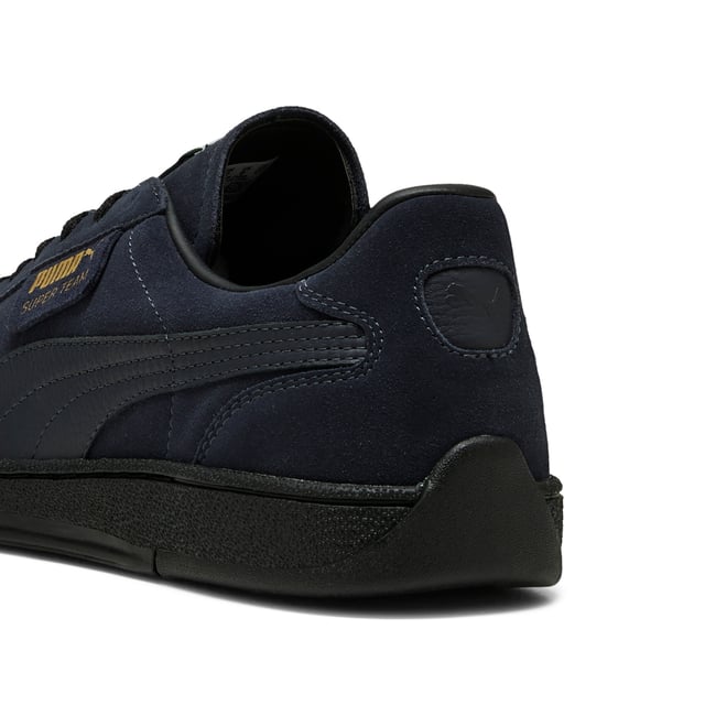 PRODUCT STORY: The Super Team sneakers first hit the scene in 1982. Fast forward to the 2020s and we're bringing it back. This version stays true to the OG, made for handball goalkeepers, with a suede upper and leather PUMA Formstrip on the side. FEATURES & BENEFITS: PUMA's leather products support responsible manufacturing via the Leather Working Group.  DETAILS: Leather upper; Suede tongue; Breathable synthetic collar; Mesh OrthoLite footbed; Leather PUMA Formstrip.