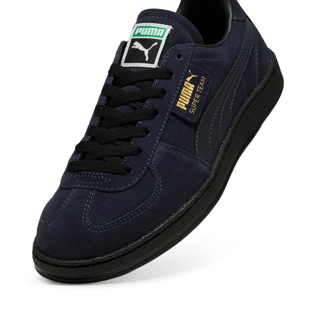 PRODUCT STORY: The Super Team sneakers first hit the scene in 1982. Fast forward to the 2020s and we're bringing it back. This version stays true to the OG, made for handball goalkeepers, with a suede upper and leather PUMA Formstrip on the side. FEATURES & BENEFITS: PUMA's leather products support responsible manufacturing via the Leather Working Group.  DETAILS: Leather upper; Suede tongue; Breathable synthetic collar; Mesh OrthoLite footbed; Leather PUMA Formstrip.