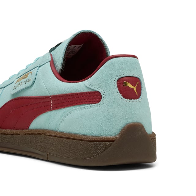 PRODUCT STORY: The Super Team sneakers first hit the scene in 1982. Fast forward to the 2020s and we're bringing it back. This version stays true to the OG, made for handball goalkeepers, with a suede upper and leather PUMA Formstrip on the side. FEATURES & BENEFITS: PUMA's leather products support responsible manufacturing via the Leather Working Group.  DETAILS: Leather upper; Suede tongue; Breathable synthetic collar; Mesh OrthoLite footbed; Leather PUMA Formstrip.