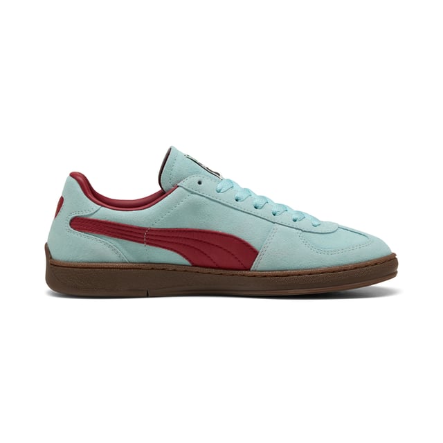 PRODUCT STORY: The Super Team sneakers first hit the scene in 1982. Fast forward to the 2020s and we're bringing it back. This version stays true to the OG, made for handball goalkeepers, with a suede upper and leather PUMA Formstrip on the side. FEATURES & BENEFITS: PUMA's leather products support responsible manufacturing via the Leather Working Group.  DETAILS: Leather upper; Suede tongue; Breathable synthetic collar; Mesh OrthoLite footbed; Leather PUMA Formstrip.