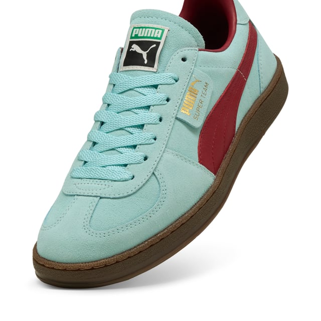 PRODUCT STORY: The Super Team sneakers first hit the scene in 1982. Fast forward to the 2020s and we're bringing it back. This version stays true to the OG, made for handball goalkeepers, with a suede upper and leather PUMA Formstrip on the side. FEATURES & BENEFITS: PUMA's leather products support responsible manufacturing via the Leather Working Group.  DETAILS: Leather upper; Suede tongue; Breathable synthetic collar; Mesh OrthoLite footbed; Leather PUMA Formstrip.