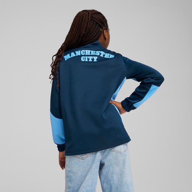 PRODUCT STORY: Young Cityzens, express your pride with this PUMA jacket featuring a multi-layered Man City silicone badge, flatlock stitching, and a PUMA Cat logo on the chest. The elasticated waistband and cuffs ensure a snug fit. Feel the Etihad Stadium energy and represent the Sky Blues with every step you take. DETAILS: Regular fit; Spacer material; Flatlock stitching; Hood; Full zip; Long sleeves; Elasticated waistband and cuffs; Multi-layered Manchester City silicone badge; PUMA Cat logo on the chest; PUMA Youth: Recommended for older kids between 8 and 16 years.