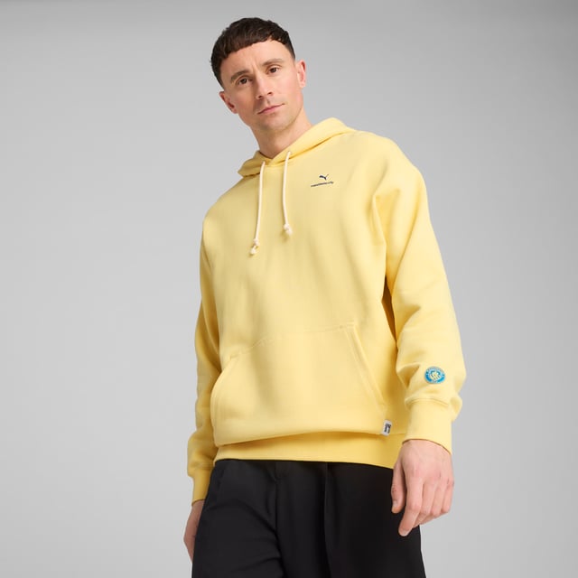PRODUCT STORY: Show your love for the Cityzens with this MMQ hoodie. Featuring a PUMA Cat embroidery, adjustable hood, and premium French terry fabric, it's all about minimalistic aesthetics and sophisticated details. Celebrate your club with the finest quality and contemporary design that speaks volumes at the Etihad Stadium and beyond. FEATURES & BENEFITS: Made with at least 20% recycled cotton. DETAILS: Relaxed fit; Terry material; Regular length; Hood; Long sleeves; Kangaroo pocket; PUMA branding details.