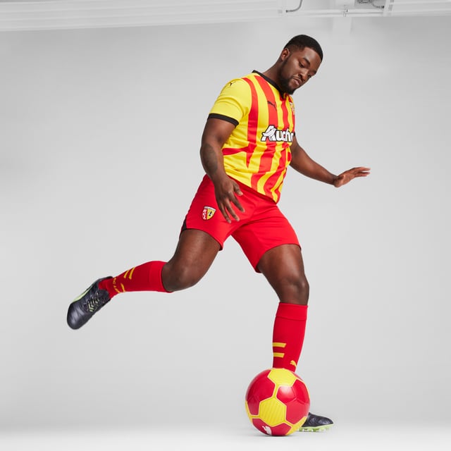 PRODUCT STORY: Gear up and show your allegiance to RC Lens with the official 24/25 Home jersey. It features our moisture-wicking dryCELL tech to keep you feeling cool and comfortable. FEATURES & BENEFITS: dryCELL: Performance technology designed to wick moisture from the body and keepyou free of sweat during exercise; As part of the RE:FIBRE program, this garment is made of at least 95% recycled material from textile waste and other used materials. DETAILS: Regular fit; 170 gsm, Jacquard; Crew neck; Short sleeves; Official team branding.