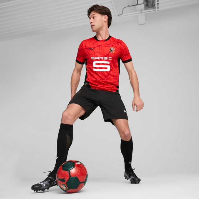 PRODUCT STORY: Gear up and show your allegiance to Stade Rennais with the official 24/25 Home Jersey. It's design symbolizes the beating heart of the city of Rennes and the matchday ritual walk along the "La Vilaine" river that leads fans to the stadium. It features moisture-wicking dryCELL tech to keep you feeling cool and comfortable. FEATURES & BENEFITS: dryCELL: Performance technology designed to wick moisture from the body and keep you free of sweat during exercise; As part of the RE:FIBRE program, this garment is made of at least 95% recycled material from textile waste and other used materials. DETAILS: Regular fit; 170 gsm, Jacquard; Crew neck; Short sleeves; Official team branding.
