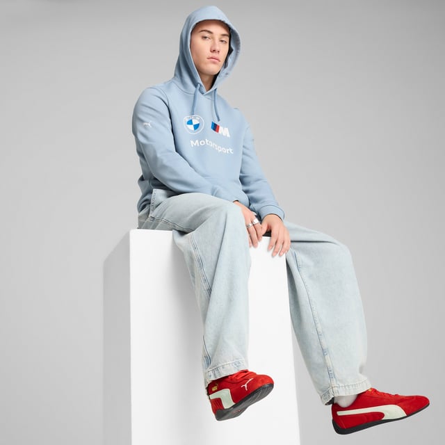PUMA Mens BMW M Motorsport ESS Hoodie PRODUCT STORY: This BMW M Motorsport hoodie is a great way to show your motorsports credentials in comfort. Its made of a breathable fabric, has a hood with drawcords ,and chest logo that proclaims your allegiance to high performance. Victory is calling. FEATURES & BENEFITS: Made with at least 20% recycled materials.. DETAILS: Regular fit; 280 gsm, French Terry; Hooded; BMW M Motorsport print on chest; Regular length; Long sleeves; Regular Length.