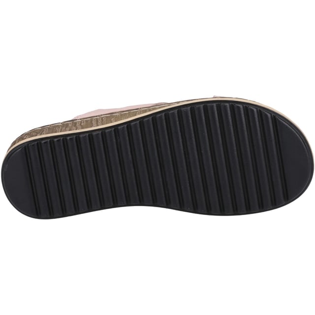 Die Damen Elena Crossover Wedge Sandale von Hush Puppies wird Ihnen Schwung in Ihren Schritt bringen. Sie besteht aus weichem, hochwertigem Leder und verfügt über ein weiches Lederfutter sowie eine extra gepolsterte Ledersocke für maximalen Komfort. Leichte, flexible und strapazierfähige Sohle.