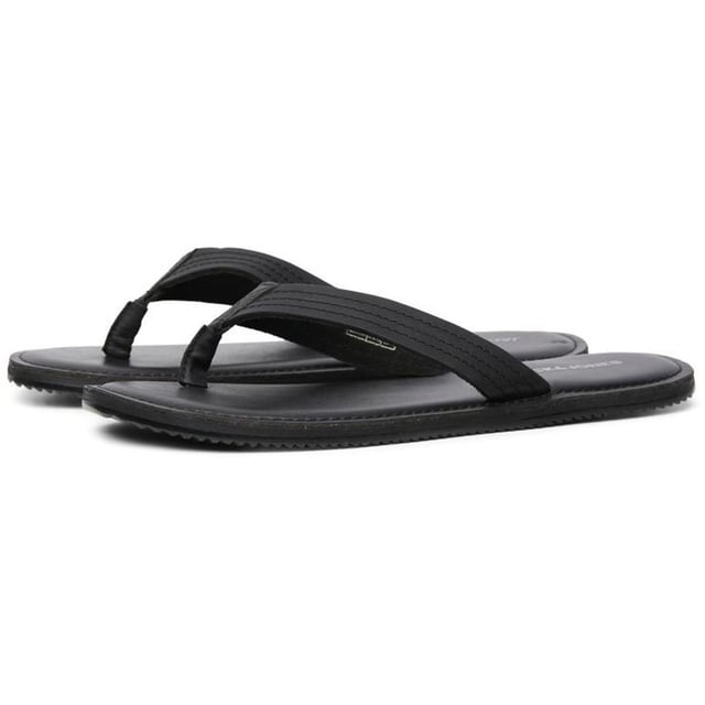Complete your outfit with cool footwear easy to match with your wardrobe favourites and get ready for anything from everyday activities to weekend outings