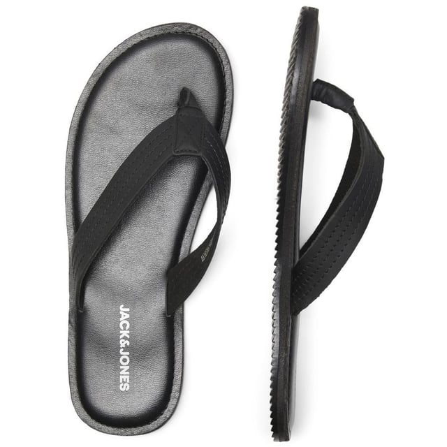 Complete your outfit with cool footwear easy to match with your wardrobe favourites and get ready for anything from everyday activities to weekend outings