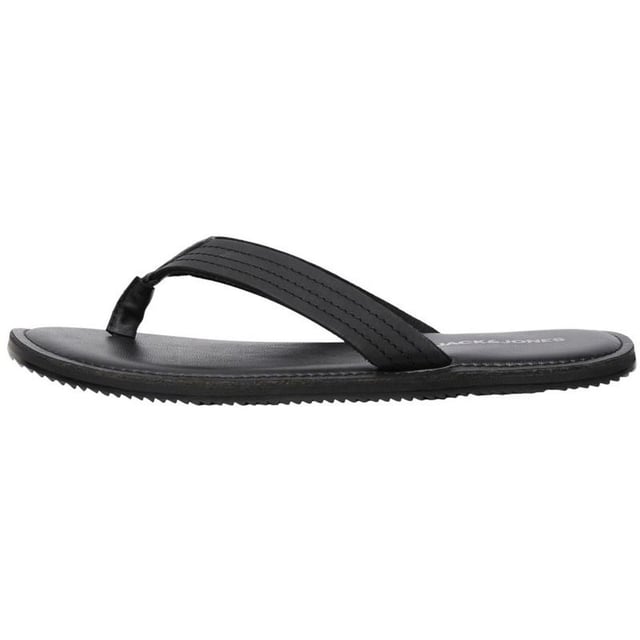 Complete your outfit with cool footwear easy to match with your wardrobe favourites and get ready for anything from everyday activities to weekend outings