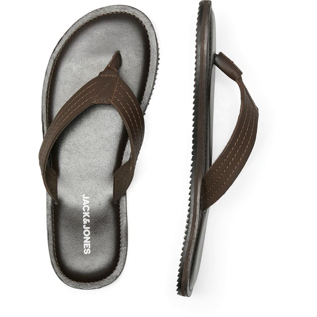 Complete your outfit with cool footwear easy to match with your wardrobe favourites and get ready for anything from everyday activities to weekend outings