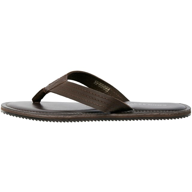 Complete your outfit with cool footwear easy to match with your wardrobe favourites and get ready for anything from everyday activities to weekend outings