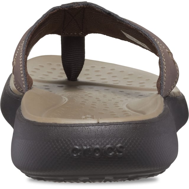Faux leather uppers with stitched details add a dose of ruggedness to the Men's Yukon Vista II LiteRide Flip. Get outside in comfort with textile-based toe-posts and feel stylish in this versatile, easygoing flip.