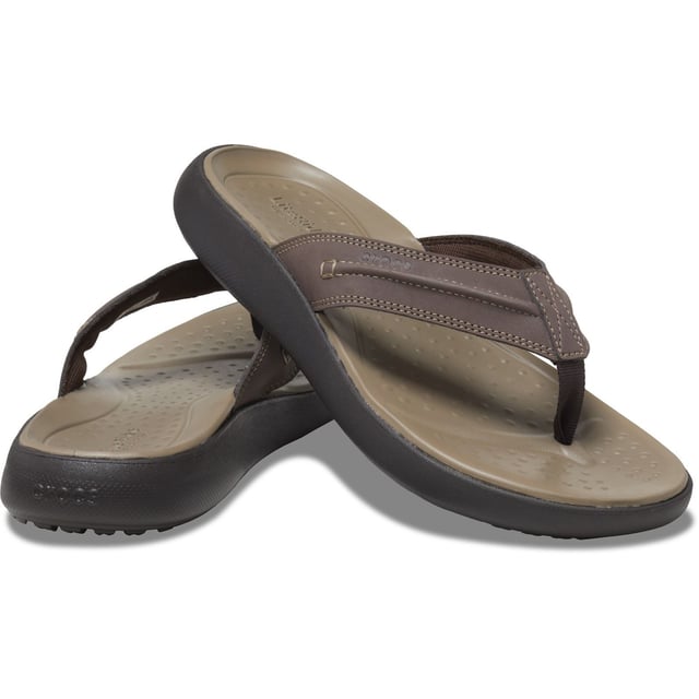 Faux leather uppers with stitched details add a dose of ruggedness to the Men's Yukon Vista II LiteRide Flip. Get outside in comfort with textile-based toe-posts and feel stylish in this versatile, easygoing flip.