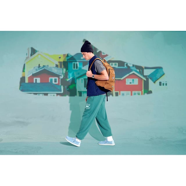 Stretch with the best in Wally Stretch Sox. Classic HEYDUDE™ construction, stretch mesh material upper and elastic laces mean slip-on ease, comfort and lightness from top to bottom. Rock it all in foot-hugging style.