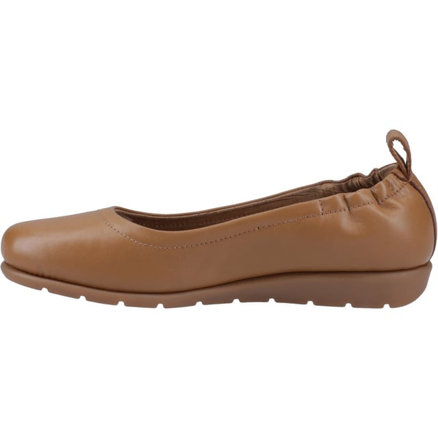 Hush Puppies Skylar Leather Women's Tan Flats Superior comfort meets style with the Skylar, with a real leather upper with an elastic counter for a secure fit and easy wear, a cushion comfort insole and a lightweight flexible sole this is the perfect choice for day to day