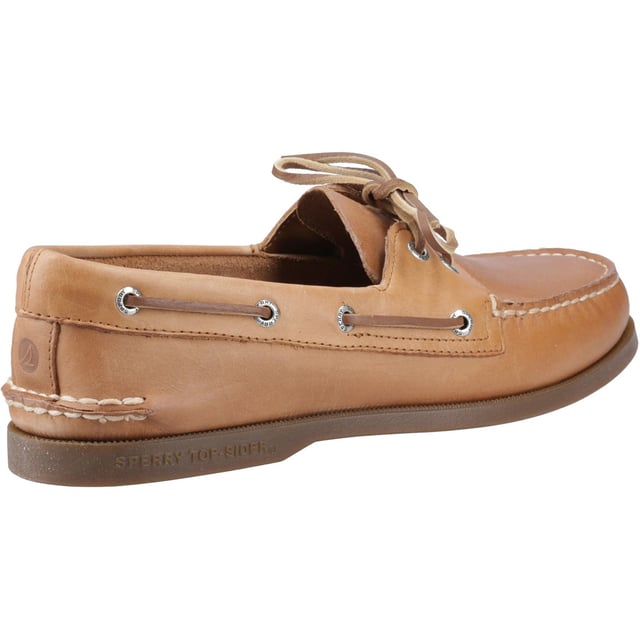 Unser Authentisches Original ist mehr als nur ein klassisches Design – es ist zu einem Ikone des Stils geworden. Aus vollnarbigem Leder, handgenähtem Mokassinaufbau und unserer charakteristischen Sperry-Rasiermesserschnitt-Wave-Siping-Technologie für ultimative Trocken-/Nassgriff gefertigt.