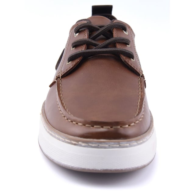 The Moc Neo features the boat shoe's instantly-recognizable silhouette and traditional moccasin construction, with a slightly higher cut. The Moc Neo is made from synthetic materials, making it lighter.