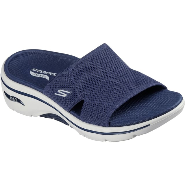 Skechers Go Walk Arch Fit 2.0 Textil Damen Sandalen Navy Genießen Sie unterstützenden, lässigen Komfort an warmen, sonnigen Tagen mit der Skechers GO WALK Arch Fit 2.0 Sandale. Diese Zehentrenner-Sandale verfügt über ein schnell trocknendes Textil-Obermaterial mit leichter ULTRA GO Dämpfung und einem Arch Fit Fußbett.
