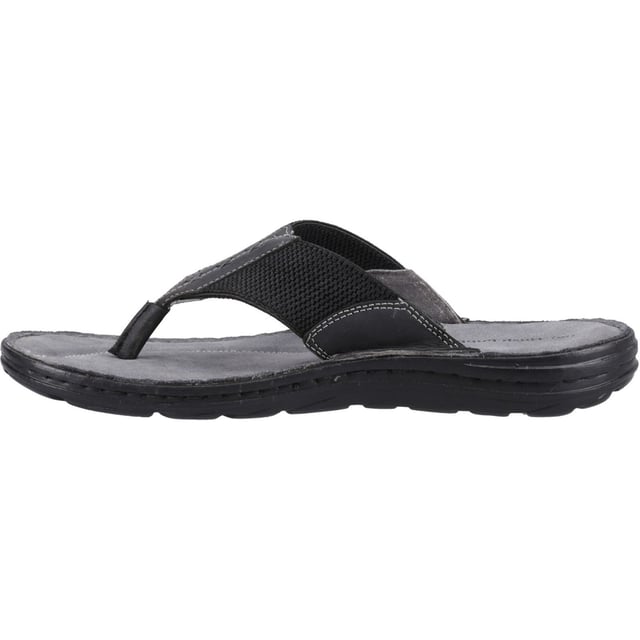 Stap in de zomerse stijl en comfort met de Alan Toepost sandaal, met een bovenwerk van leer en textiel, een suede binnenzool voor superieure demping en een lichtgewicht PU loopzool voor moeiteloze draagbaarheid de hele dag door.