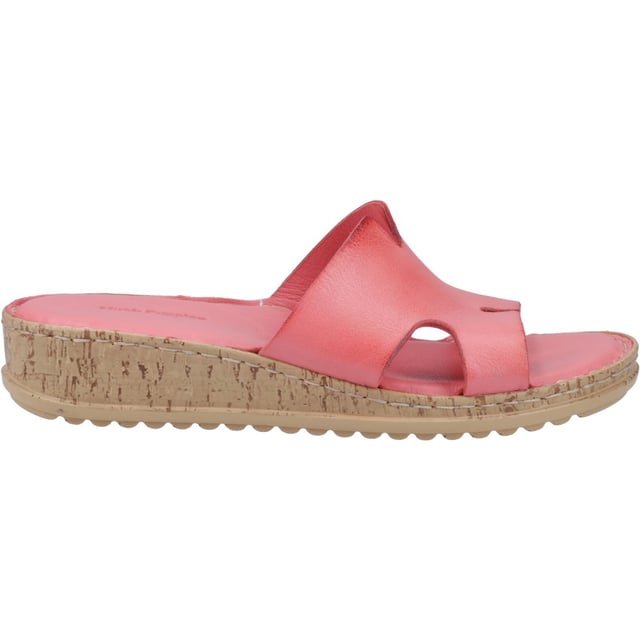 Een klassieke leren muiltje met een lichte zolen van comfortabele demping, perfect voor zomerse dagavonturen en avondmaaltijden.