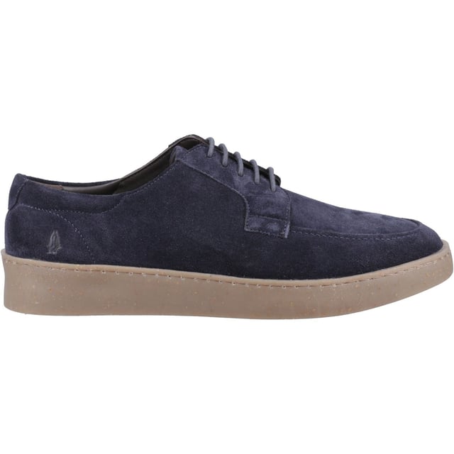 Hush Puppies Rafael Wildleder Herren Schnürschuhe in Marineblau Mit einem Obermaterial aus Wildleder, detailliertem Mokassin-Zehenbereich und einer Memory-Schaum-Einlegesohle für den ganzen Tag Komfort ist der Rafael eine stilvolle Wahl für den täglichen lässigen Stil.
