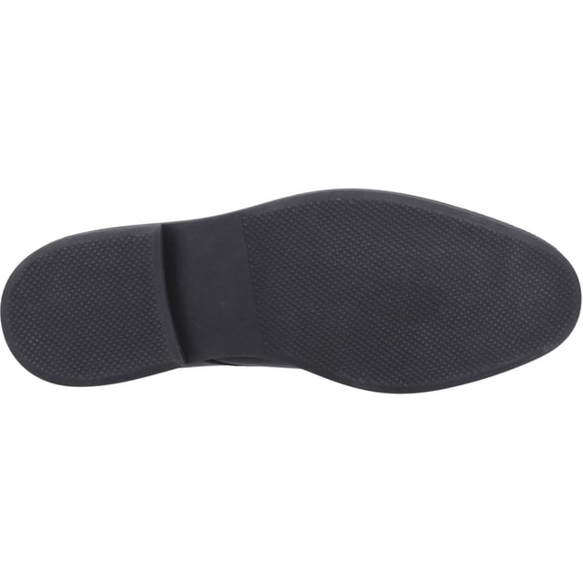 Hush Puppies Kye Leren Zwarte Veterschoenen voor Heren Een klassieke slimme stijl perfect voor op kantoor, de Kye beschikt over een comfortabele kusseninlegzool, textielen voering en leren kraag om je de hele dag door comfortabel te houden.