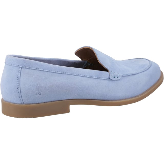 A luxurious loafer with a buttery soft suede upper, cushioned insole for all day comfort, and a sleek silhoutte to elevate any outfit