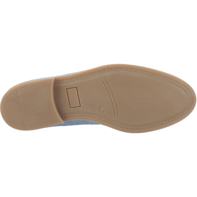 A luxurious loafer with a buttery soft suede upper, cushioned insole for all day comfort, and a sleek silhoutte to elevate any outfit