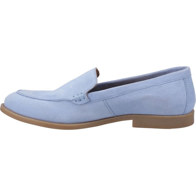 A luxurious loafer with a buttery soft suede upper, cushioned insole for all day comfort, and a sleek silhoutte to elevate any outfit
