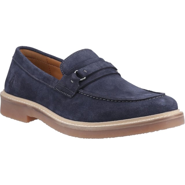 Hush Puppies Gryffin Leren Heren Marineblauwe Instappers Met stikdetails, een zacht suede bovenwerk en een casual instapperstijl is de Gryffin perfect voor comfortabele, stijlvolle zomeravonden.