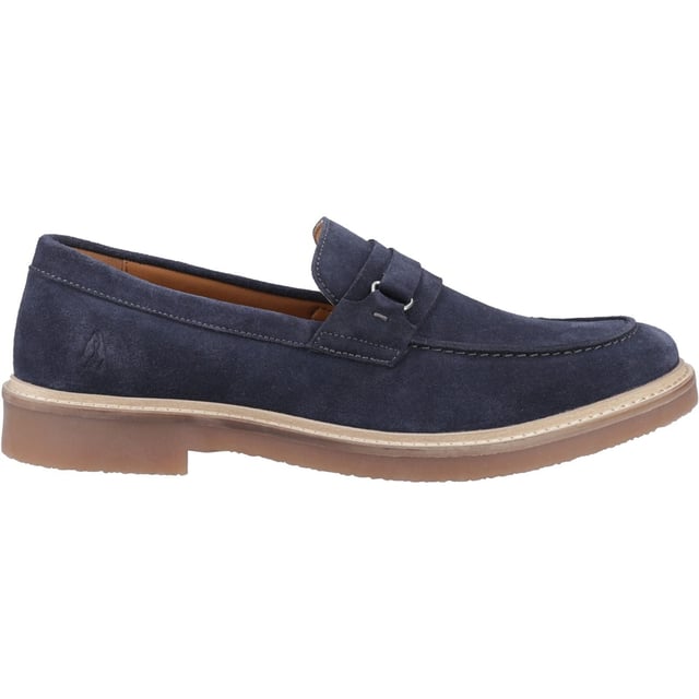 Hush Puppies Gryffin Leren Heren Marineblauwe Instappers Met stikdetails, een zacht suede bovenwerk en een casual instapperstijl is de Gryffin perfect voor comfortabele, stijlvolle zomeravonden.