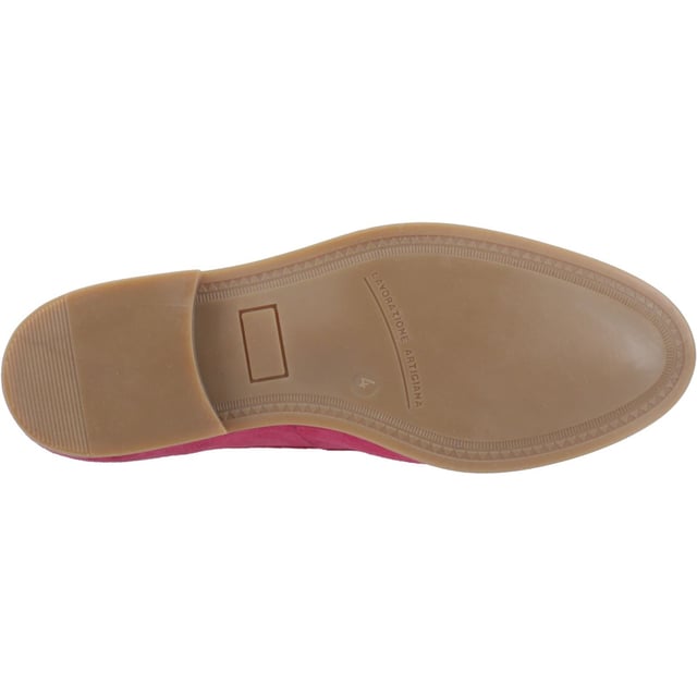A luxurious loafer with a buttery soft suede upper, cushioned insole for all day comfort, and a sleek silhoutte to elevate any outfit
