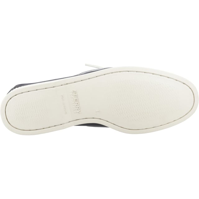 Our Authentic Original is more than just a classic design - it's become an icon of style. Featuring full-grain leather, handsewn moccasin construction and our signature Sperry razor-cut Wave-Siping technology for ultimate wet/dry traction.
