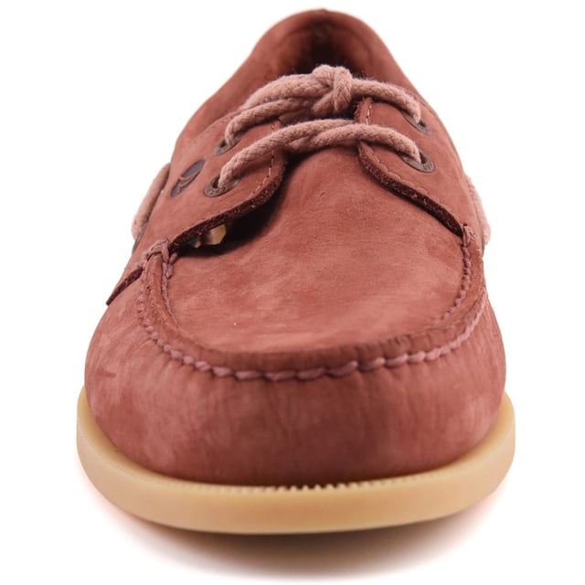 Diese ikonische Silhouette hebt sich durch überlegene Handwerkskunst und Liebe zum Detail ab, verkörpert in einem luxuriösen Wildleder-Obermaterial mit traditioneller Mokassin-Konstruktion. Wie immer verfügen diese Bootsschuhe über unser charakteristisches 360°-Schnürsystem.