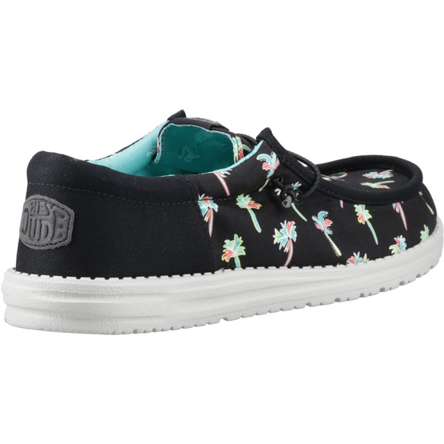 Aloha voor comfortabele voeten! Met levendige palmbomenprints op een coole katoenen bovenkant, is de Wally Funk Party Palm als een Hawaiiaans shirt voor je voeten. Makkelijk aan te trekken met een lichte, flexibele zool, zijn ze de perfecte feestgenoten.