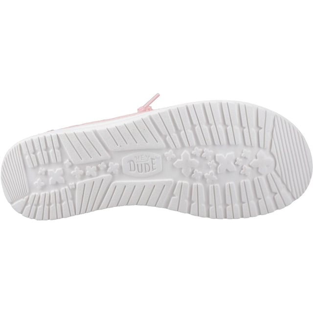 Comfort ontmoet zelfvertrouwen met de Wendy Eyelet. Deze schattige zomerse must-haves hebben een gestructureerde eyelet bovenkant en een comfortabele pasvorm, zodat je je dag in stijl kunt veroveren.