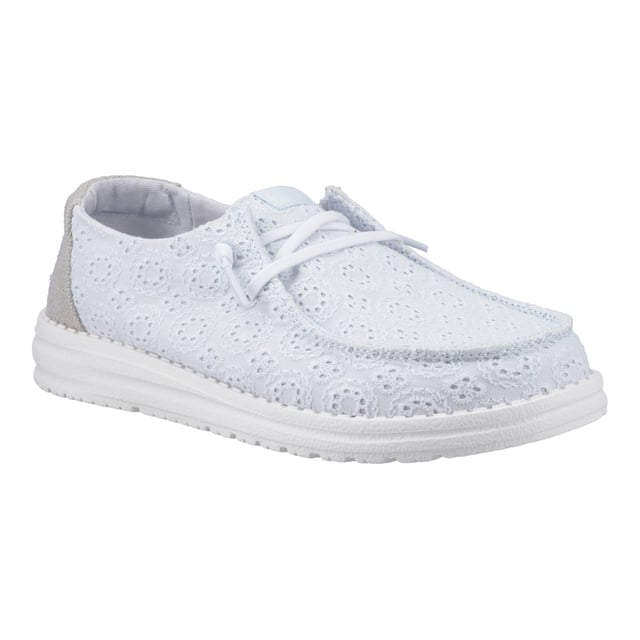 Comfort meets confidence with the Wendy Eyelet. These sweet, summer go-to's feature a textured eyelet upper and a comfortable fit, letting you conquer your day in style.