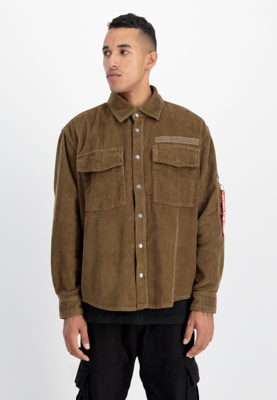 The cord overshirt from ALPHA INDUSTRIES is a must-have for every man. This unlined overshirt in a regular fit is perfect for a casual look. The side pockets and zipper add extra comfort.