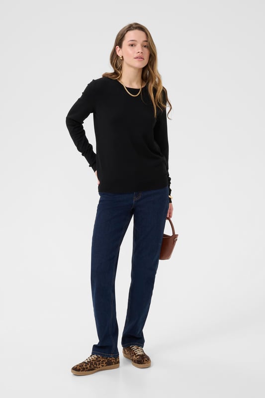 Regular fit,Lange mouwen  Fijne was 30°, niet bleken, niet in de droger drogen, Liggend laten drogen in de schaduw, koud strijken max. 110° C, Droogreiniging  80% Viscose,20% Nylon